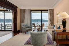 vali-suite-living-room